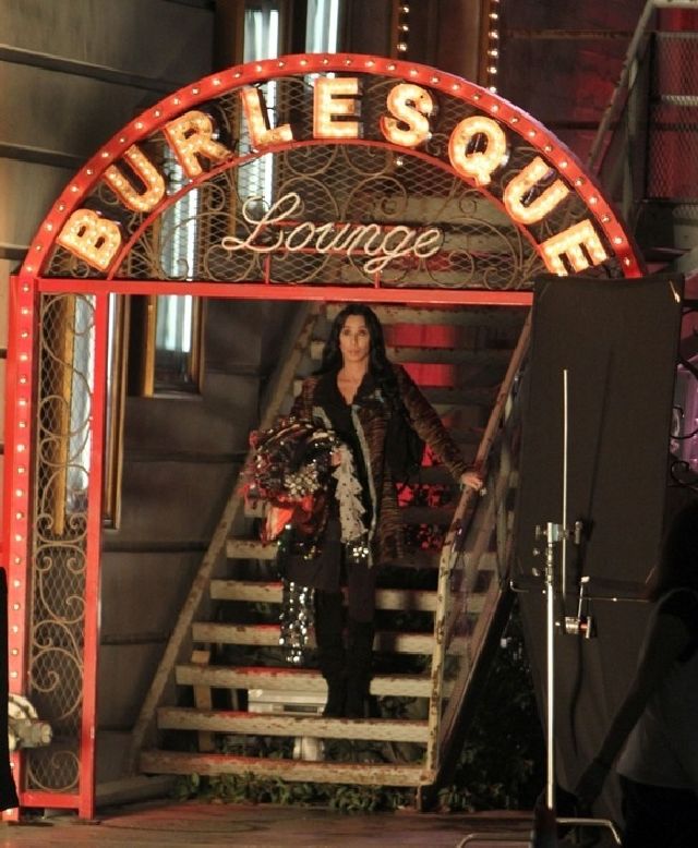 Burlesque Cher sul set